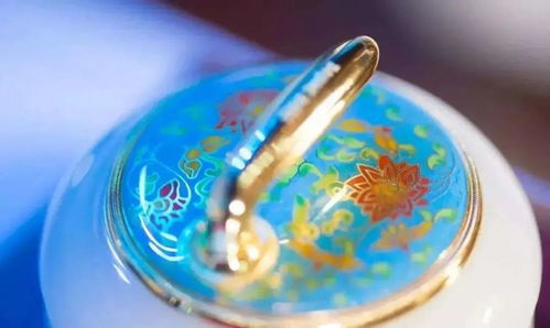 冰與火的碰撞，五壺臨門——景泰藍(lán)與和田玉冰壺，以工藝美術(shù)彩燈之光見證冬奧榮耀